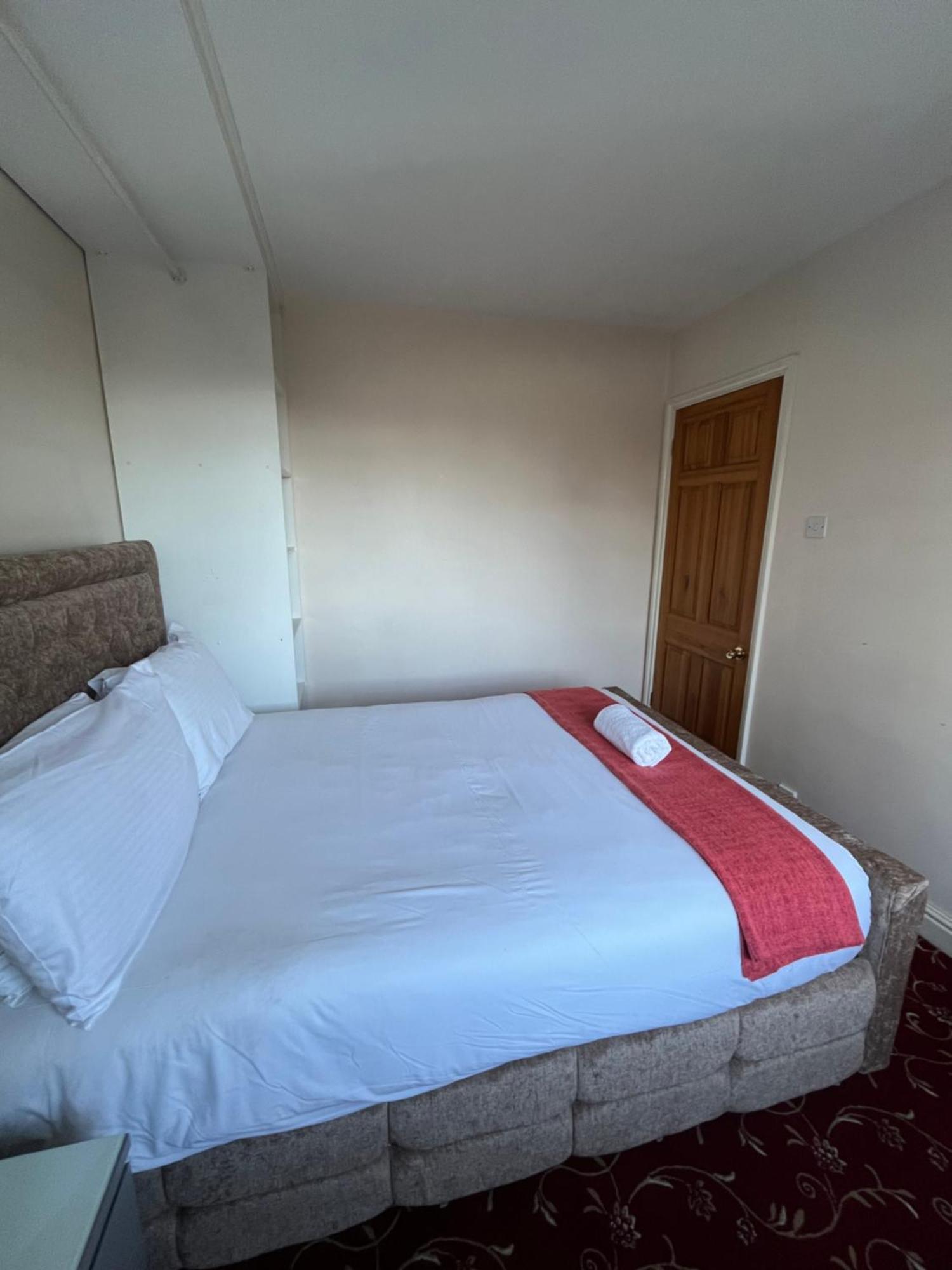 Unwind In Comfort At Cosy Caradus Your 4 Bedroom Home Sweet Home! Μπέρμιγχαμ Εξωτερικό φωτογραφία
