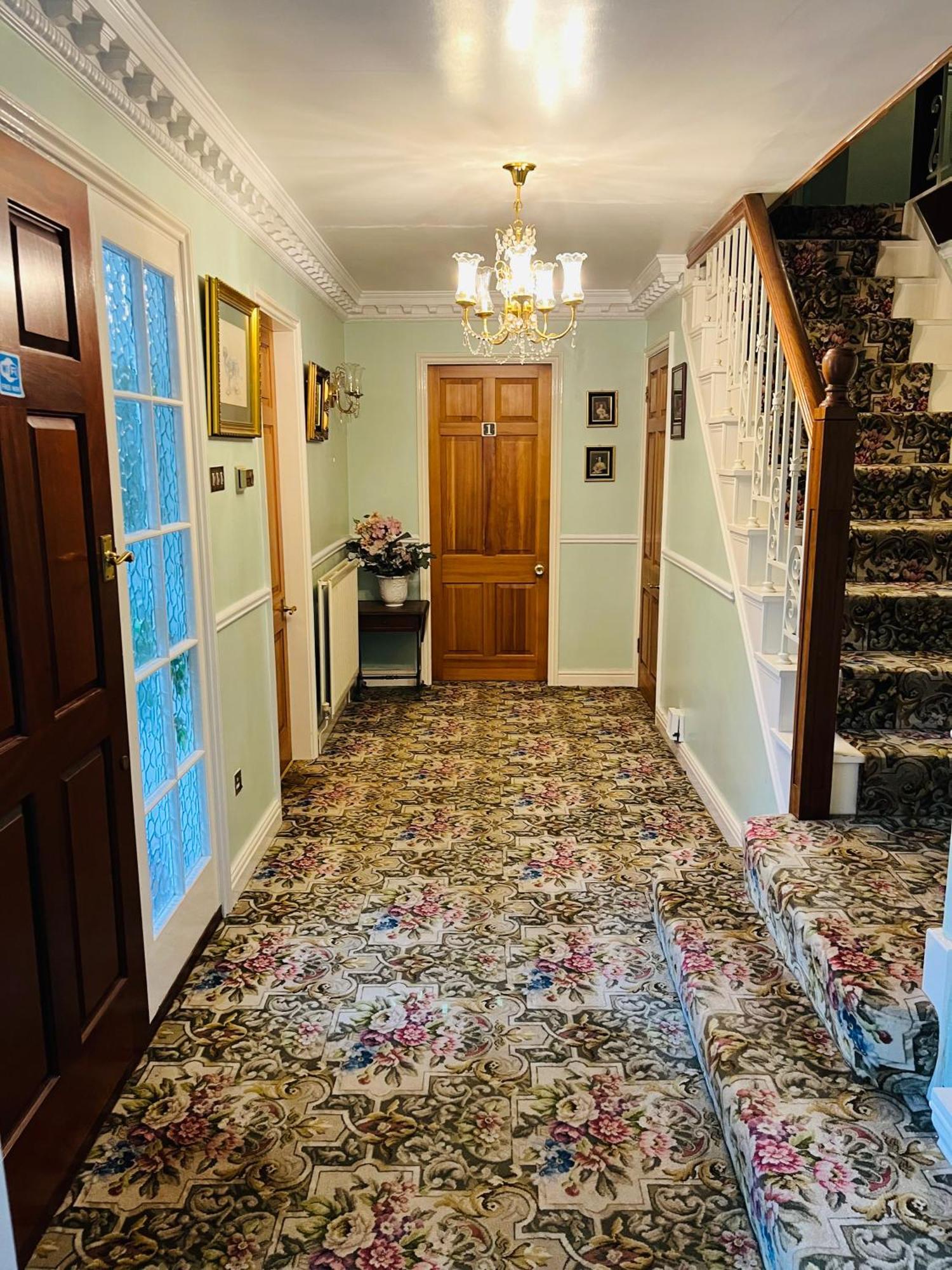 Unwind In Comfort At Cosy Caradus Your 4 Bedroom Home Sweet Home! Μπέρμιγχαμ Εξωτερικό φωτογραφία