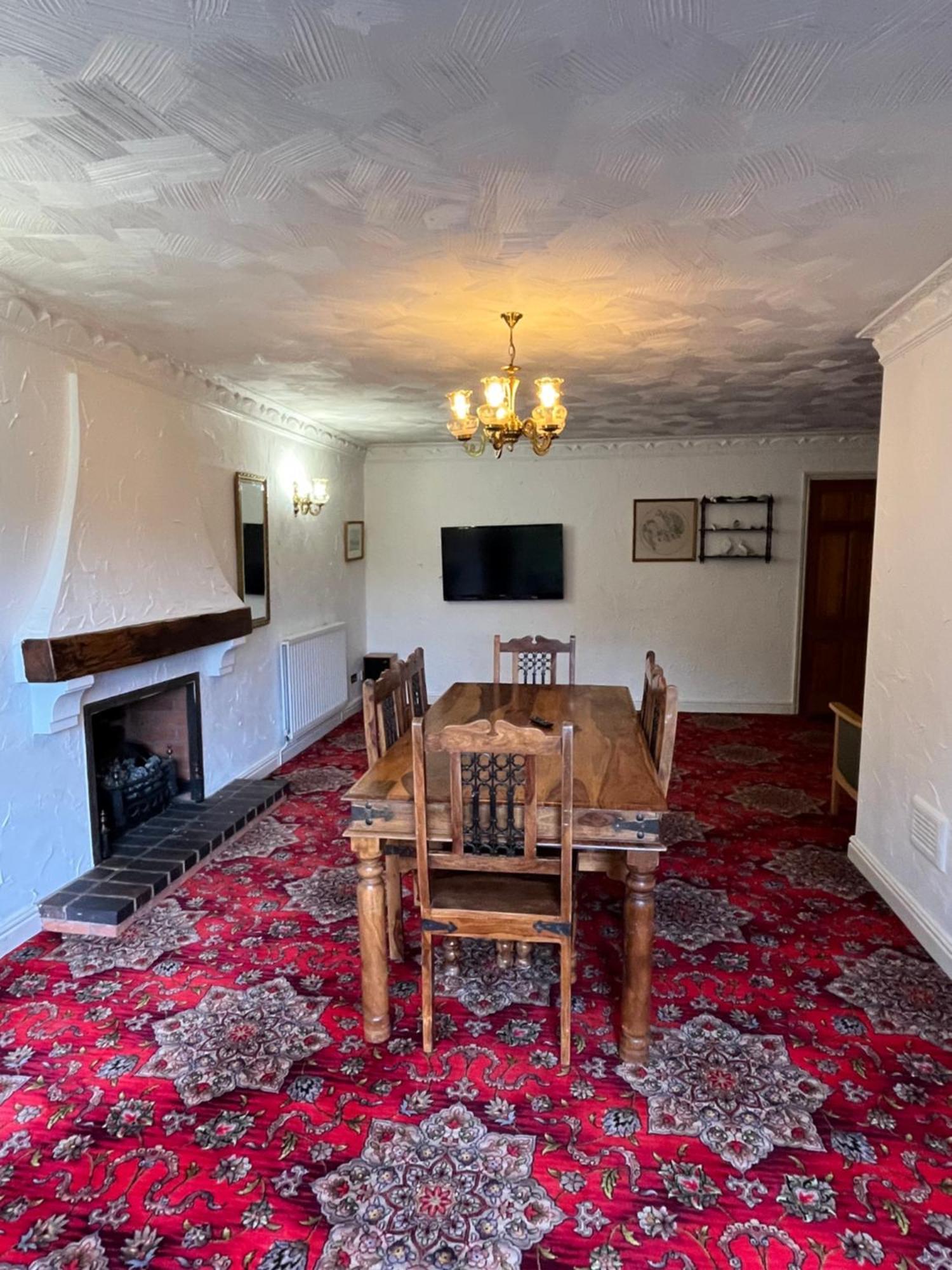 Unwind In Comfort At Cosy Caradus Your 4 Bedroom Home Sweet Home! Μπέρμιγχαμ Εξωτερικό φωτογραφία