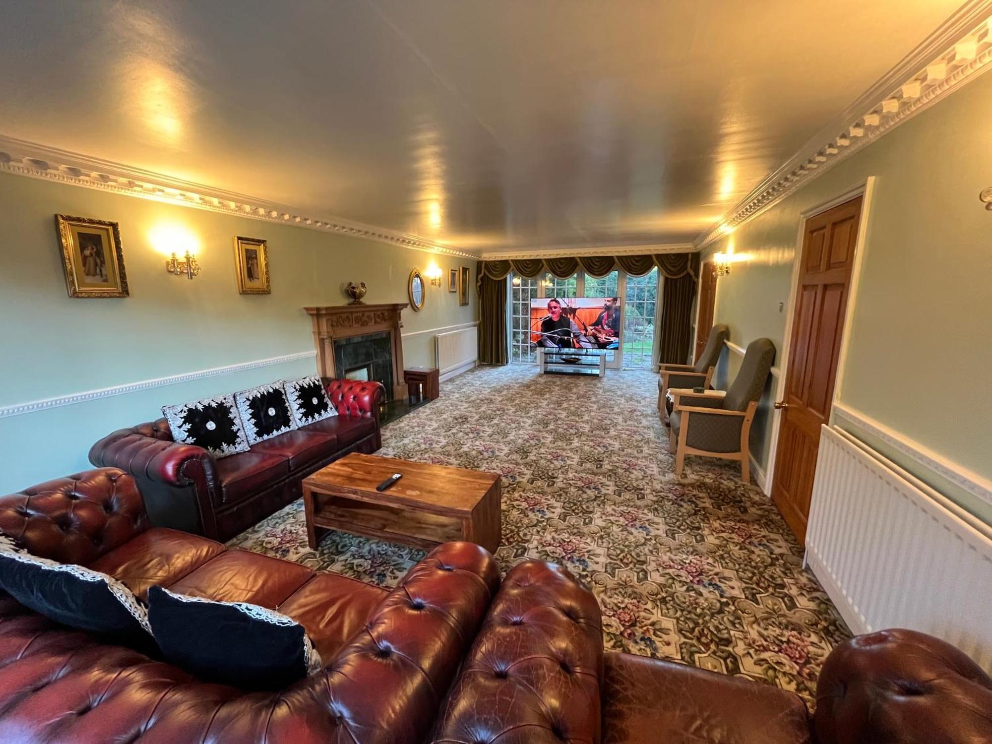 Unwind In Comfort At Cosy Caradus Your 4 Bedroom Home Sweet Home! Μπέρμιγχαμ Εξωτερικό φωτογραφία